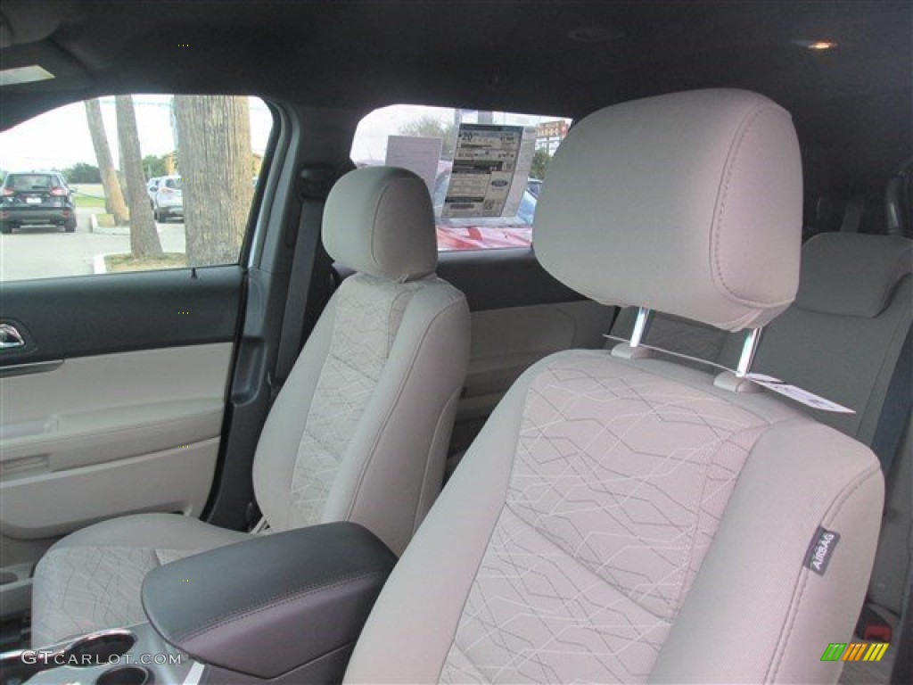 2015 Explorer FWD - Oxford White / Medium Light Stone photo #20