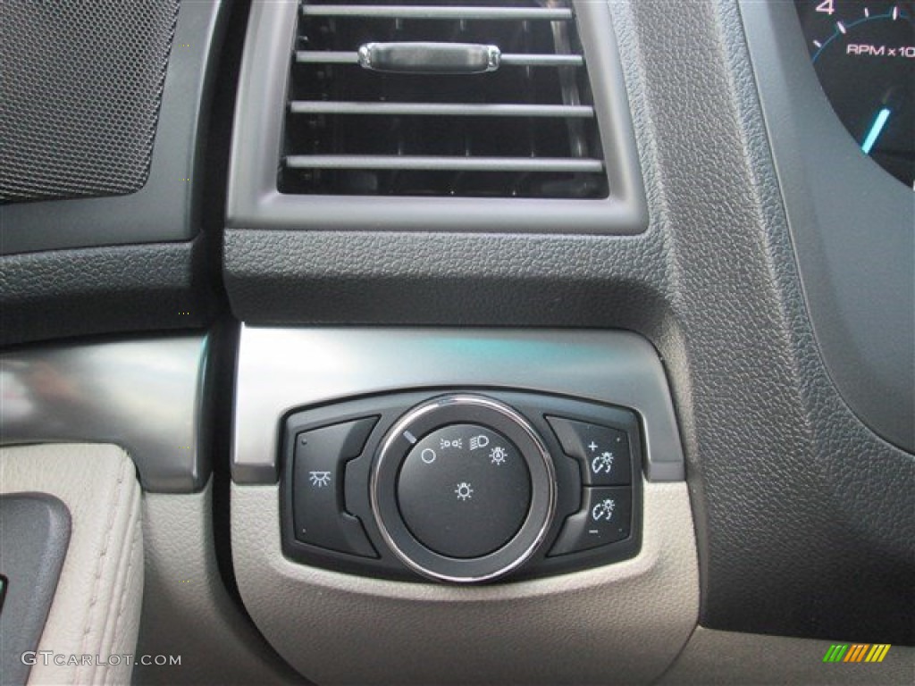 2015 Explorer FWD - Oxford White / Medium Light Stone photo #26