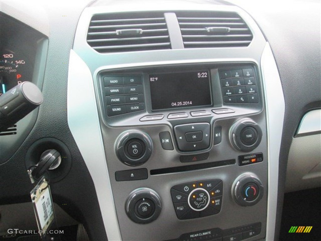 2015 Explorer FWD - Oxford White / Medium Light Stone photo #31