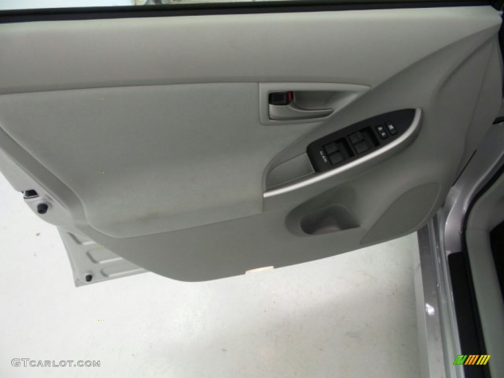 2015 Toyota Prius Three Hybrid Misty Gray Door Panel Photo #97454371