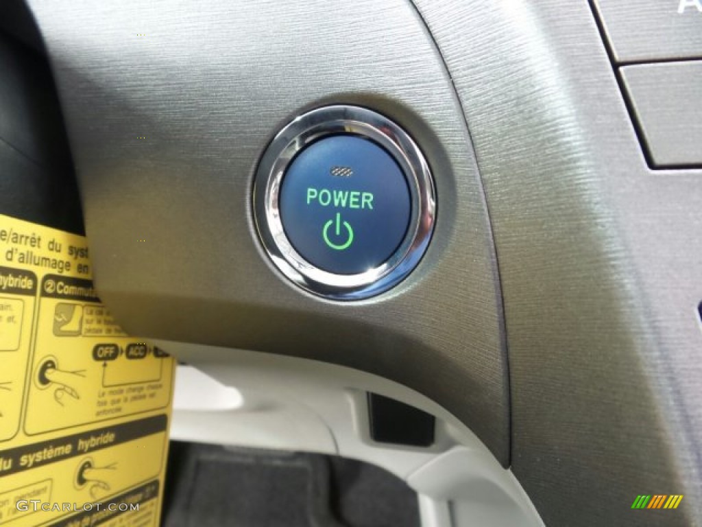 2015 Toyota Prius Three Hybrid Controls Photo #97454473