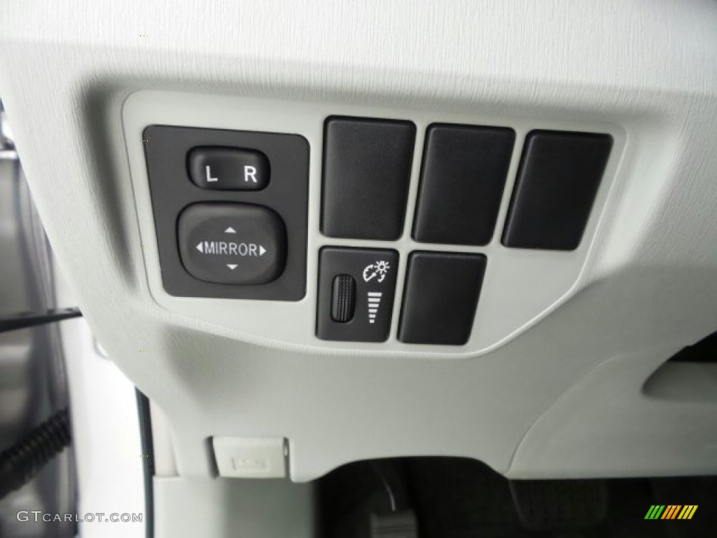 2015 Toyota Prius Three Hybrid Controls Photo #97454539