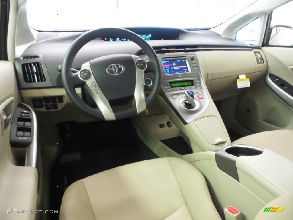 Bisque Interior 2015 Toyota Prius Four Hybrid Photo #97454926