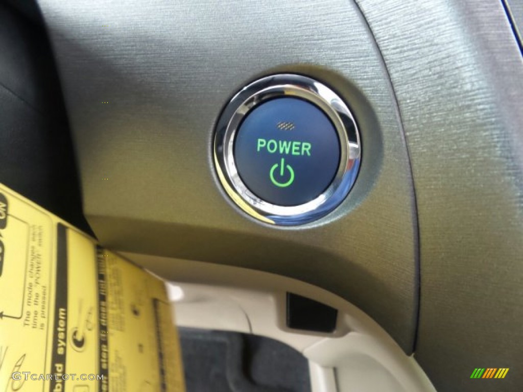 2015 Toyota Prius Four Hybrid Controls Photo #97455148