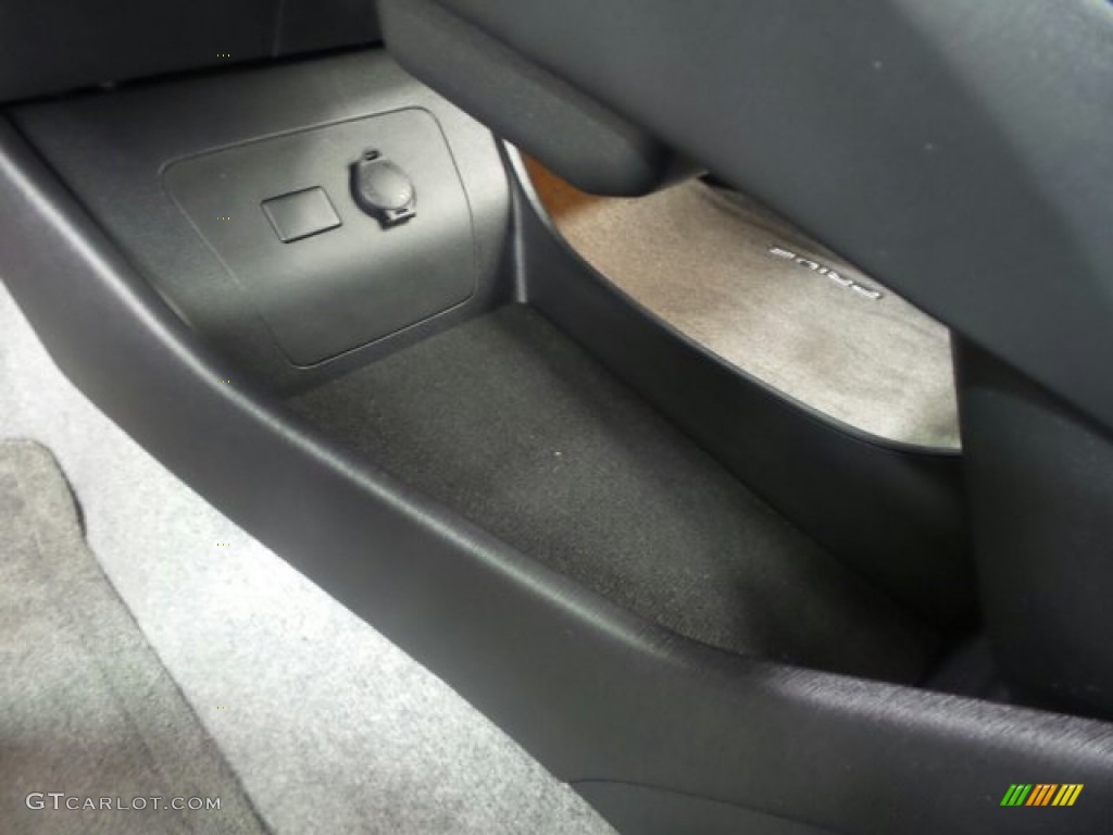 2015 Prius Three Hybrid - Nautical Blue Metallic / Dark Gray photo #19