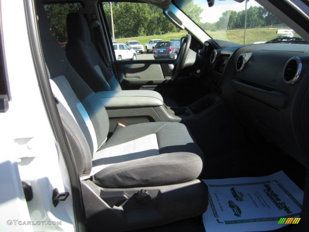 2003 Expedition XLT 4x4 - Oxford White / Flint Grey photo #10