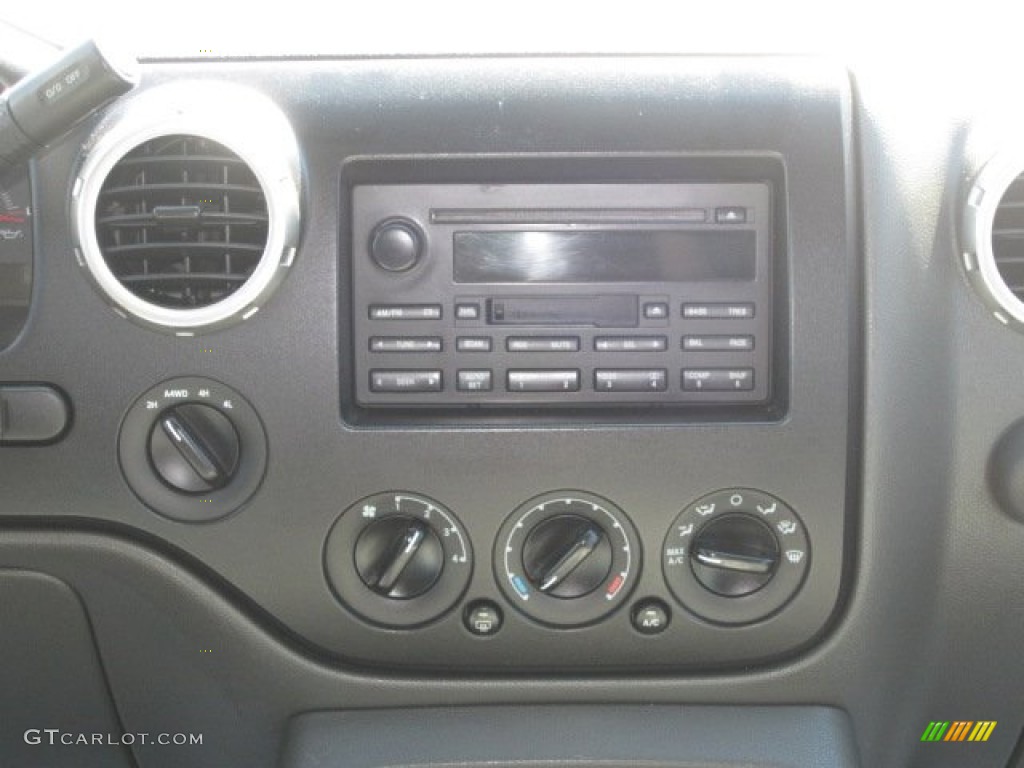 2003 Expedition XLT 4x4 - Oxford White / Flint Grey photo #16