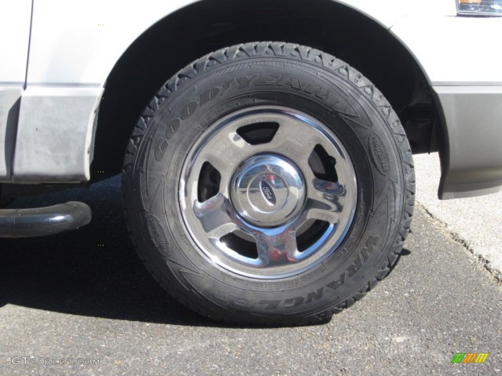 2003 Expedition XLT 4x4 - Oxford White / Flint Grey photo #19