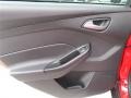 Race Red - Focus SE Hatchback Photo No. 10