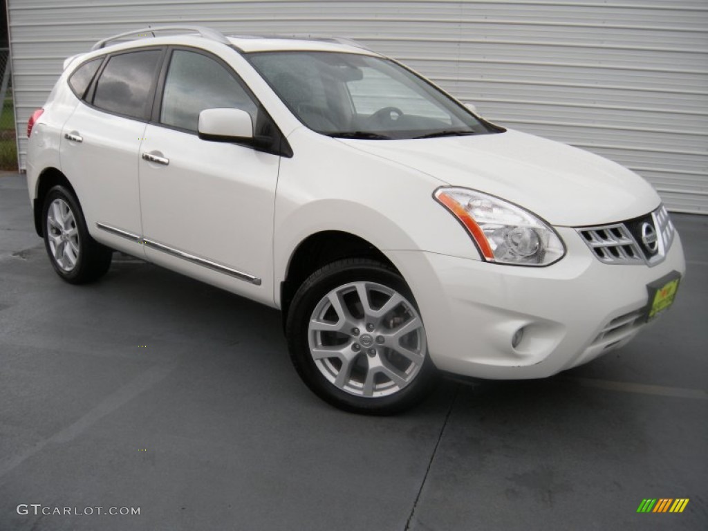 2011 Rogue SV - Pearl White / Gray photo #2
