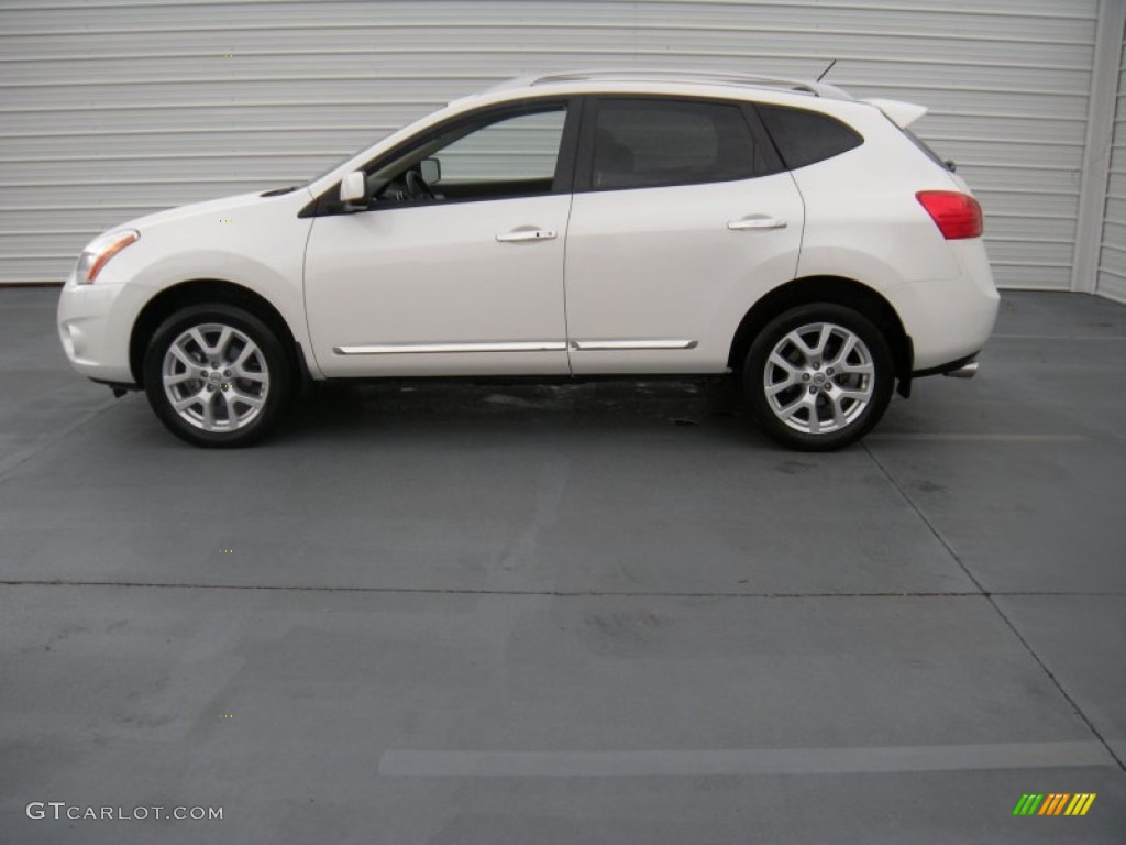 2011 Rogue SV - Pearl White / Gray photo #3
