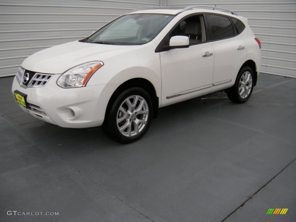 2011 Rogue SV - Pearl White / Gray photo #4