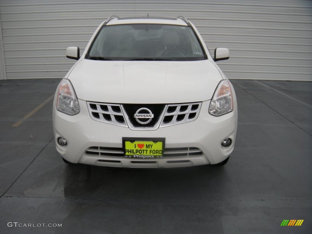 2011 Rogue SV - Pearl White / Gray photo #5