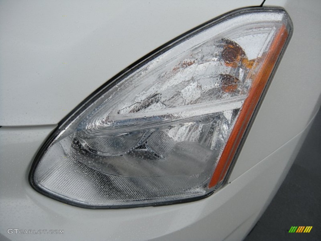 2011 Rogue SV - Pearl White / Gray photo #6