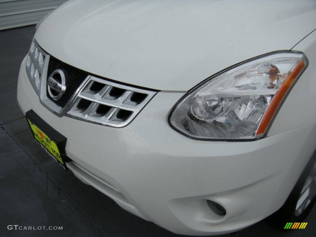 2011 Rogue SV - Pearl White / Gray photo #7