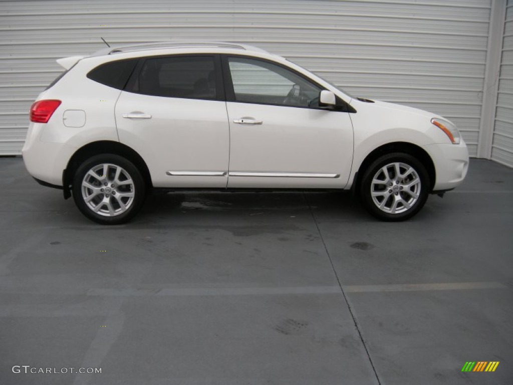 2011 Rogue SV - Pearl White / Gray photo #8