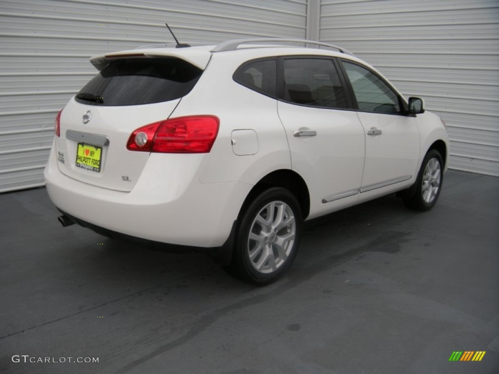 2011 Rogue SV - Pearl White / Gray photo #9