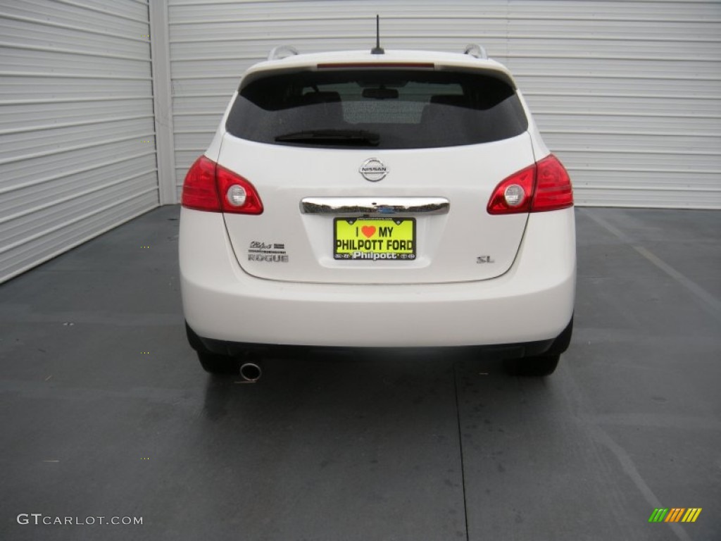 2011 Rogue SV - Pearl White / Gray photo #10