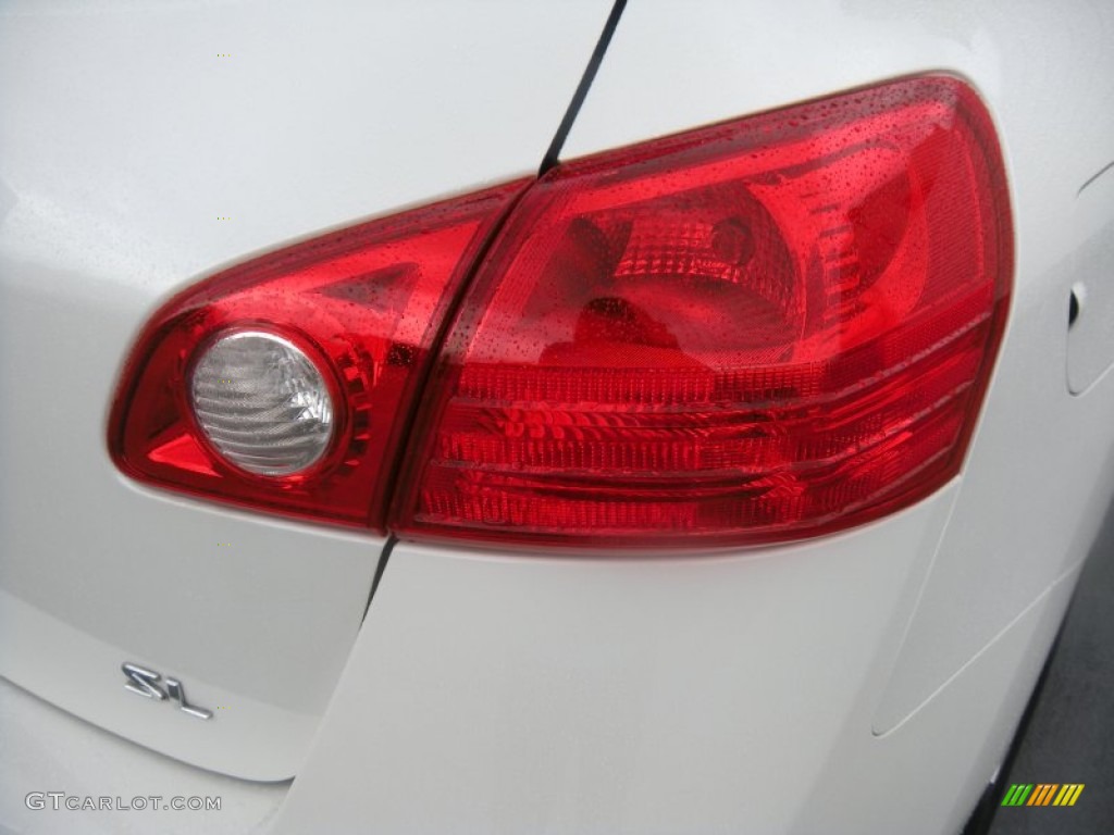 2011 Rogue SV - Pearl White / Gray photo #11