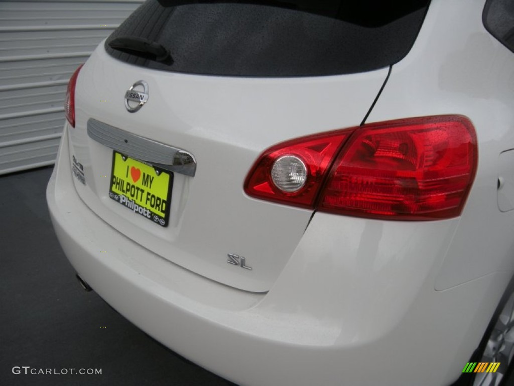 2011 Rogue SV - Pearl White / Gray photo #12