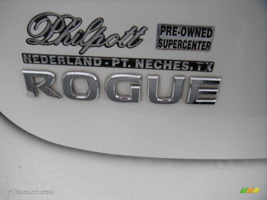 2011 Rogue SV - Pearl White / Gray photo #15
