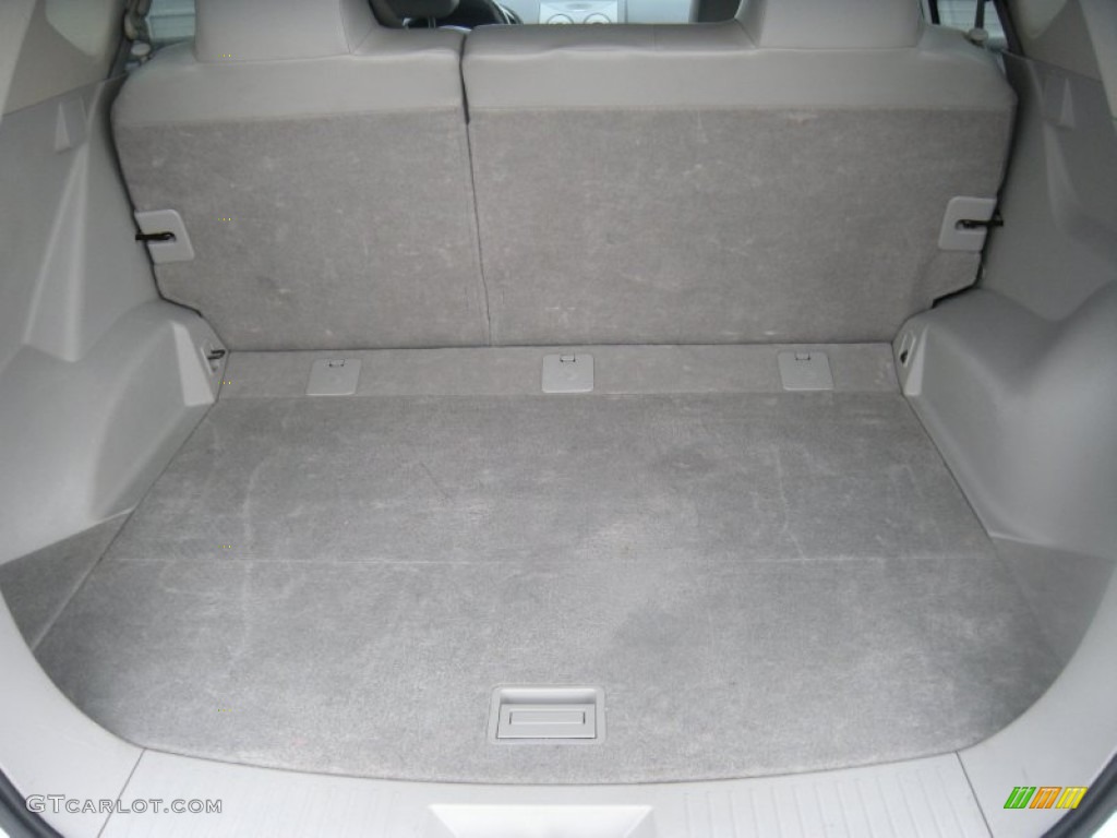 2011 Rogue SV - Pearl White / Gray photo #26