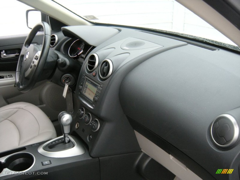2011 Rogue SV - Pearl White / Gray photo #30