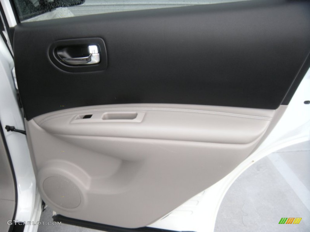 2011 Rogue SV - Pearl White / Gray photo #32