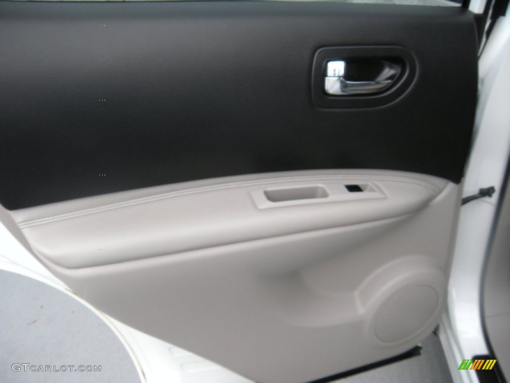 2011 Rogue SV - Pearl White / Gray photo #34