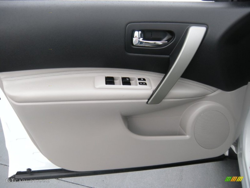 2011 Rogue SV - Pearl White / Gray photo #36