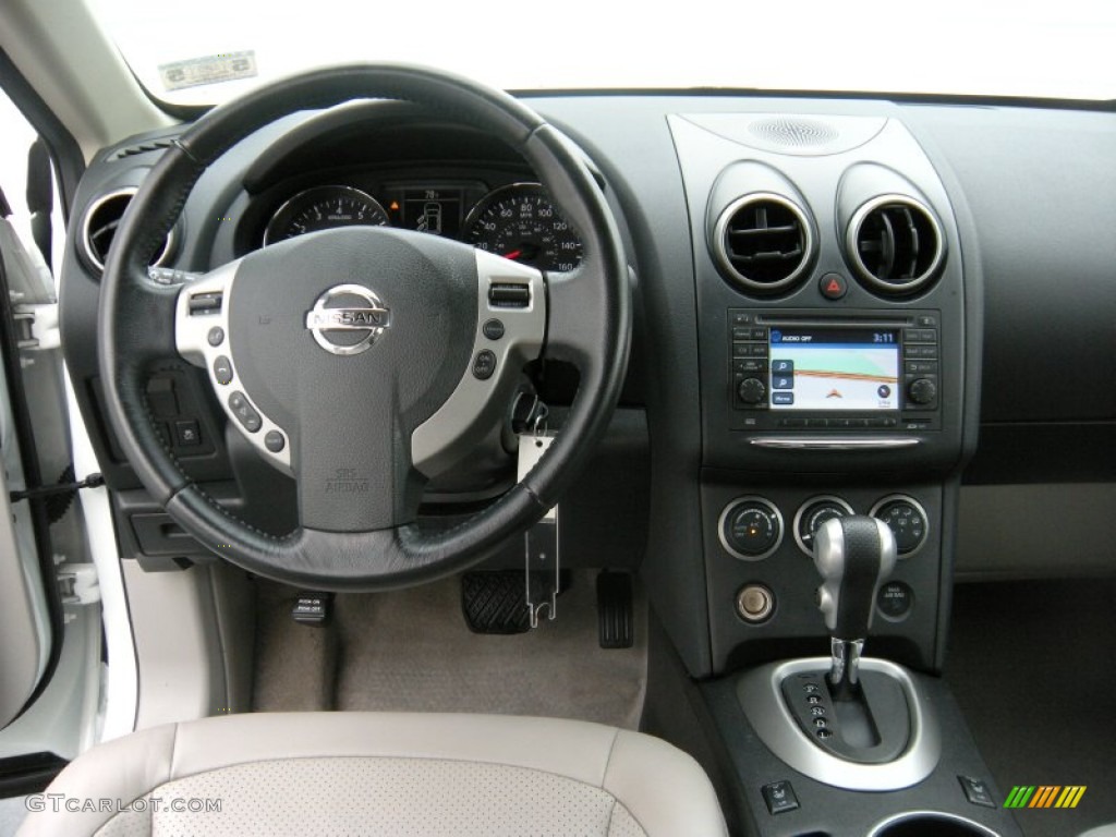 2011 Rogue SV - Pearl White / Gray photo #41