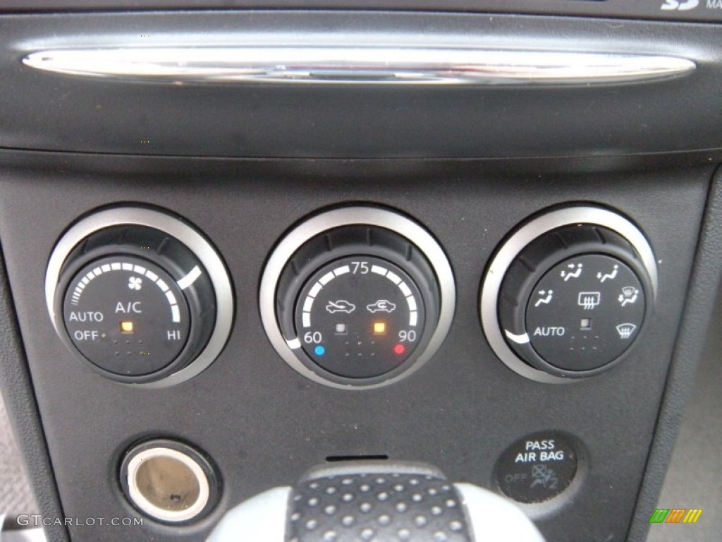 2011 Rogue SV - Pearl White / Gray photo #45