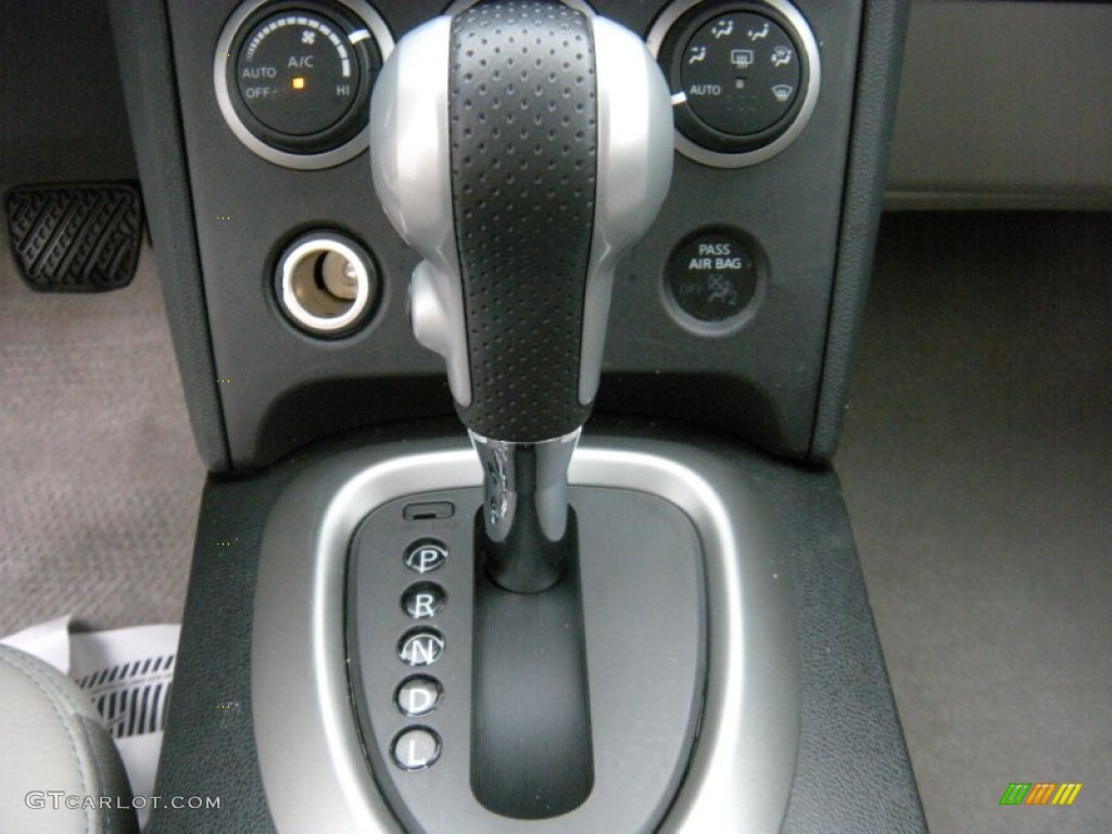 2011 Rogue SV - Pearl White / Gray photo #46