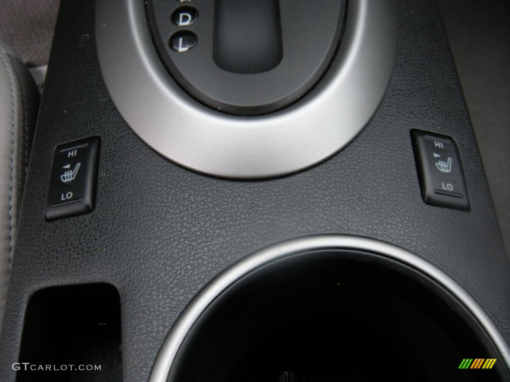 2011 Rogue SV - Pearl White / Gray photo #47