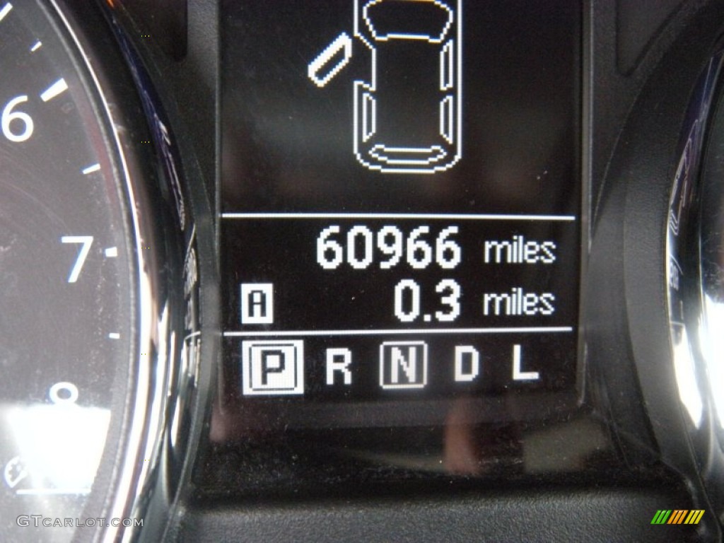 2011 Rogue SV - Pearl White / Gray photo #50
