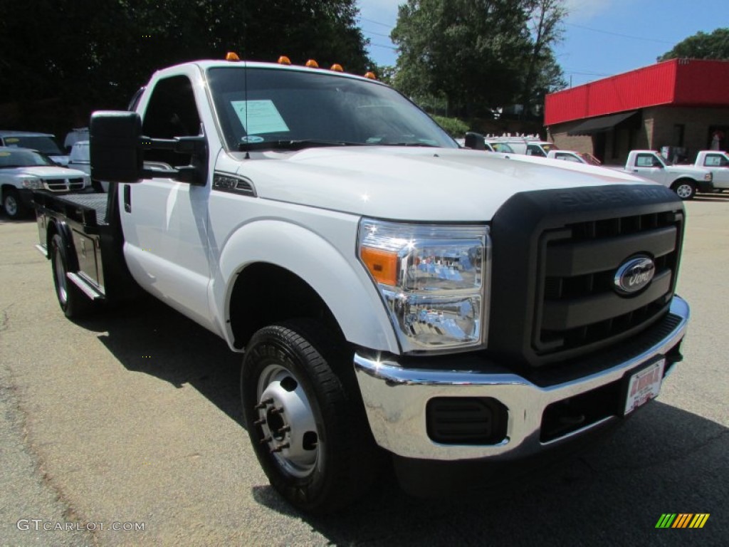 2014 F350 Super Duty XL Regular Cab 4x4 Flat Bed - Oxford White / Steel photo #3
