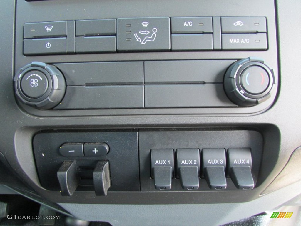 2014 F350 Super Duty XL Regular Cab 4x4 Flat Bed - Oxford White / Steel photo #19