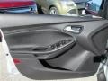 Ingot Silver - Focus SE Hatchback Photo No. 13