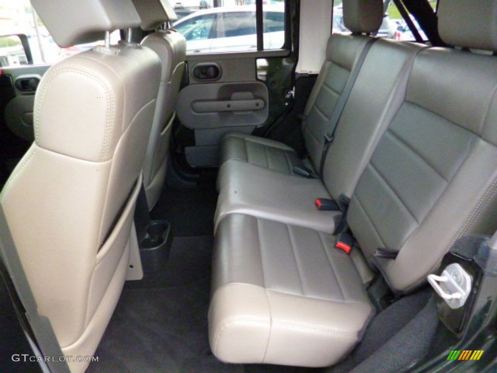 2010 Wrangler Unlimited Sahara 4x4 - Natural Green Pearl / Dark Khaki/Medium Khaki photo #13