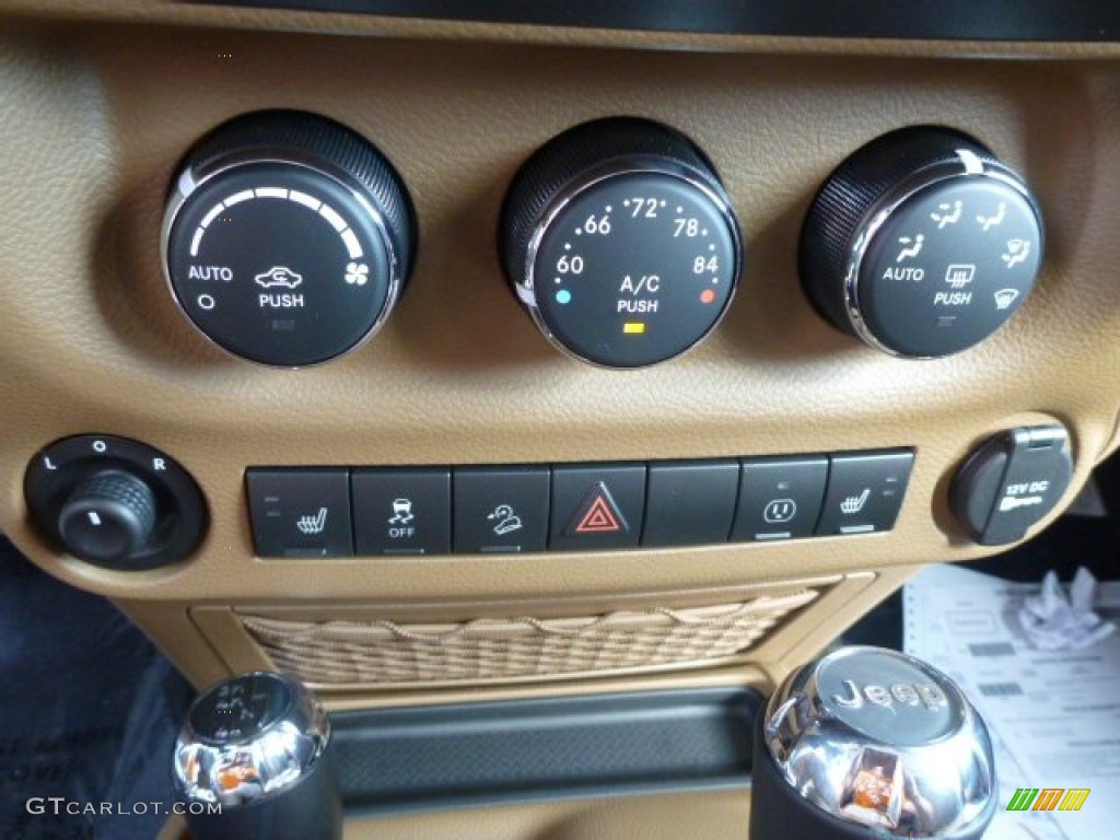 2015 Jeep Wrangler Unlimited Sahara 4x4 Controls Photo #97496082