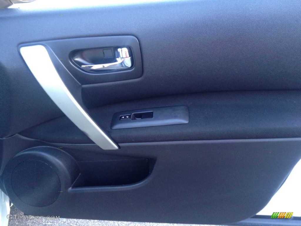 2011 Rogue S AWD - Pearl White / Black photo #9