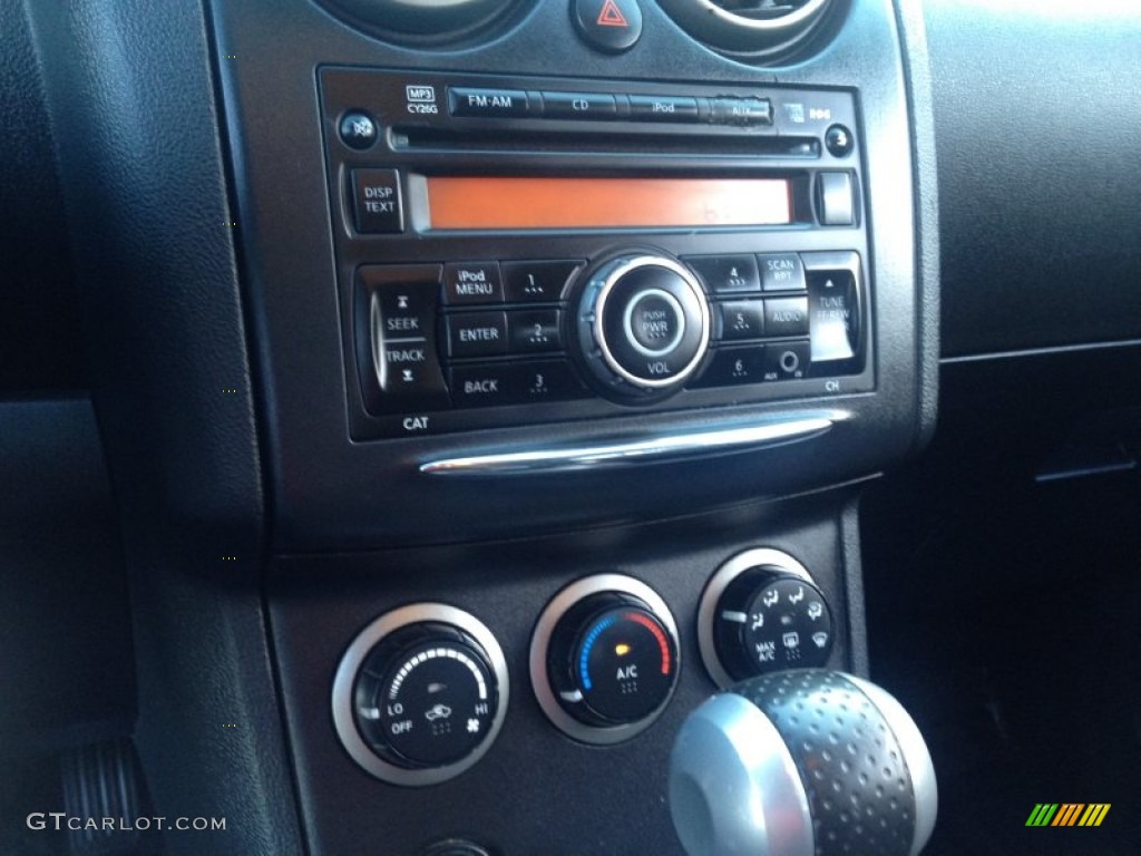2011 Rogue S AWD - Pearl White / Black photo #27