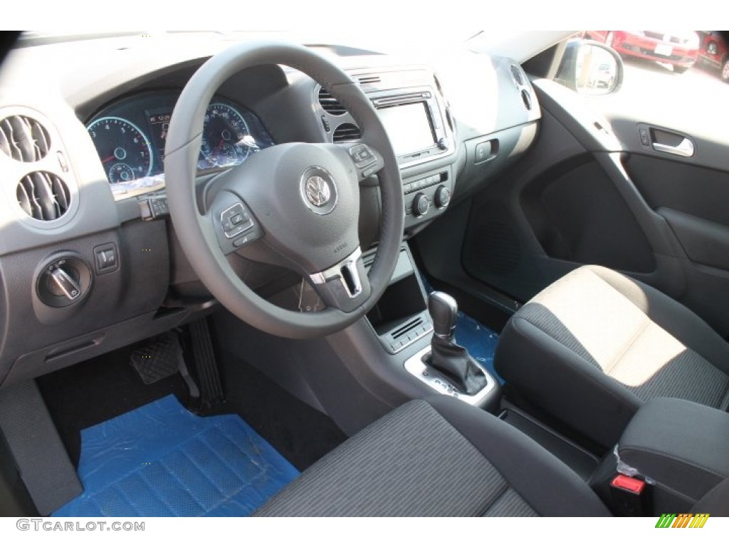 Charcoal Interior 2015 Volkswagen Tiguan S Photo #97520220