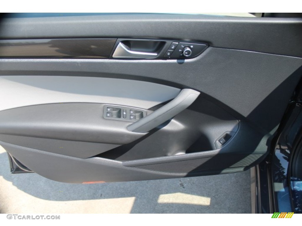 2015 Volkswagen Passat Sport Sedan Black/Moonrock Gray Door Panel Photo #97521417