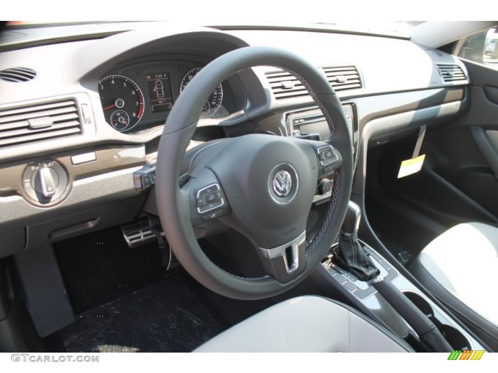 Black/Moonrock Gray Interior 2015 Volkswagen Passat Sport Sedan Photo #97521432