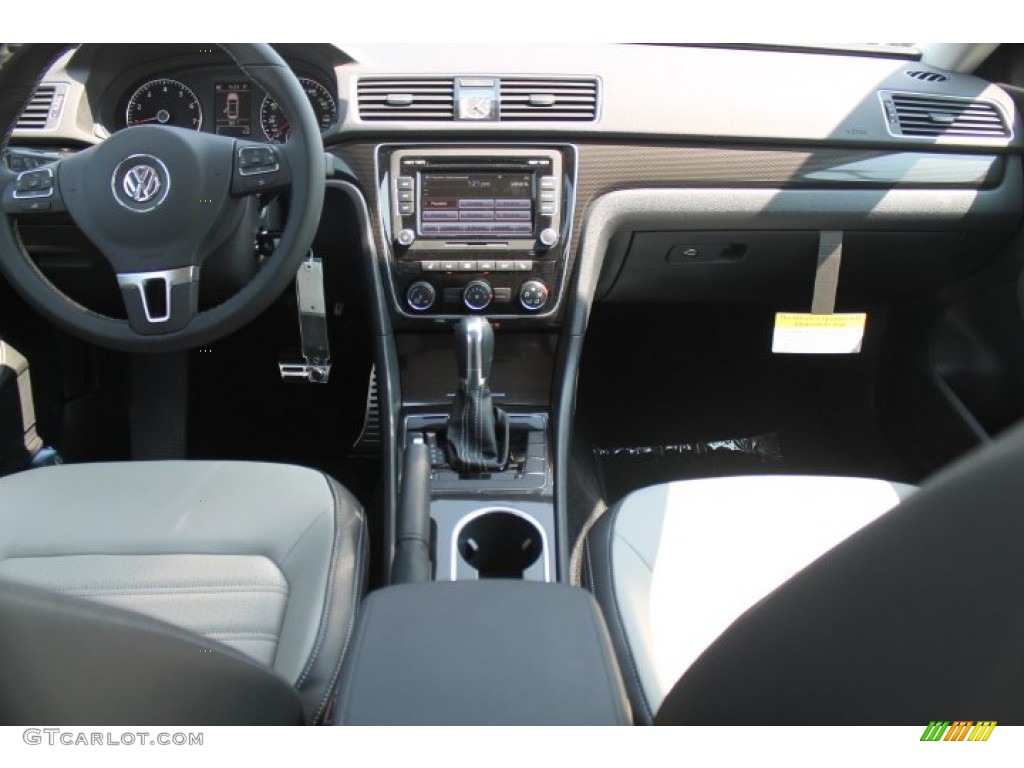 2015 Passat Sport Sedan - Urano Gray / Black/Moonrock Gray photo #23
