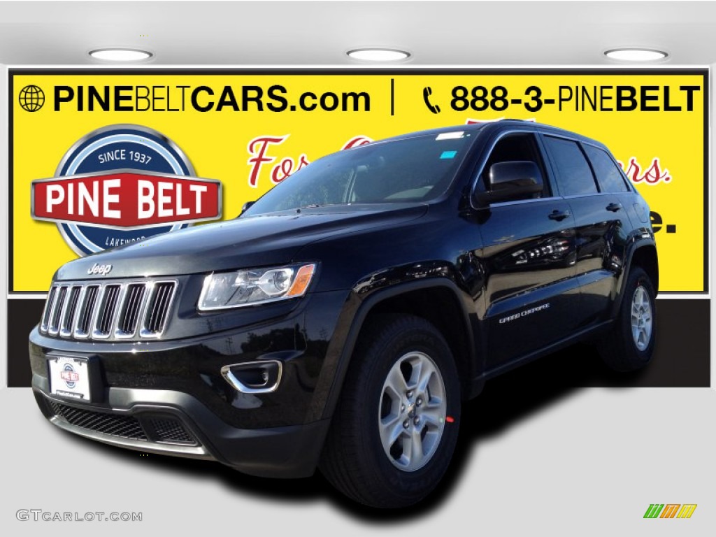 2015 Grand Cherokee Laredo E 4x4 - Brilliant Black Crystal Pearl / Black photo #1