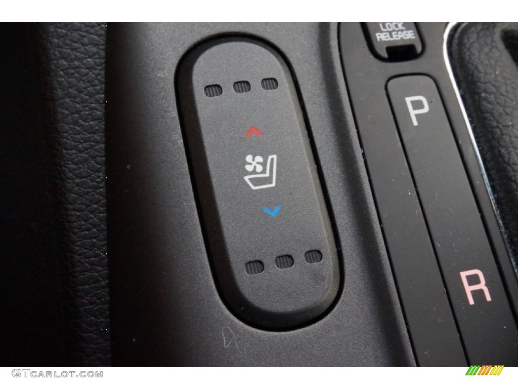 2014 Kia Forte EX Controls Photo #97524521