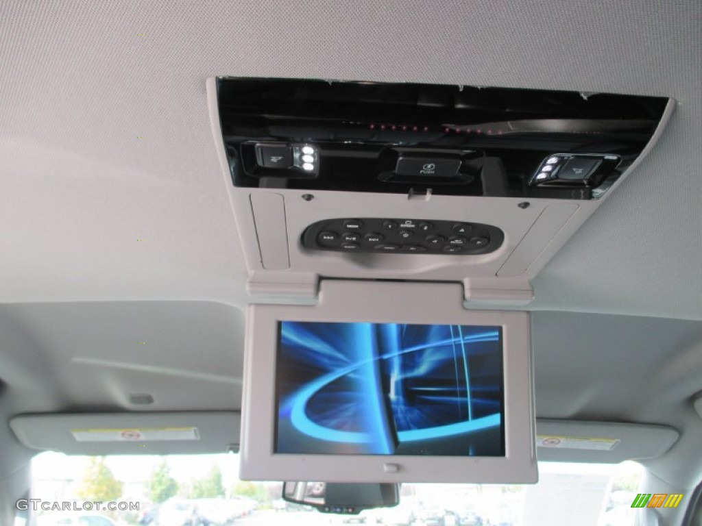 2015 Chevrolet Silverado 3500HD LTZ Crew Cab 4x4 Entertainment System Photo #97535594