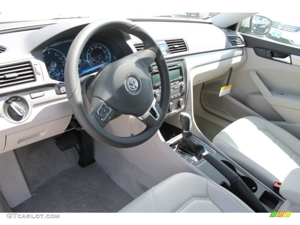 Moonrock Gray Interior 2015 Volkswagen Passat Wolfsburg Edition Sedan Photo #97556126